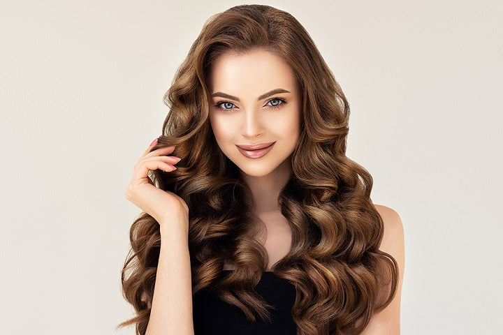 Olej rycynowy na włosy – co daje i jak stosować?